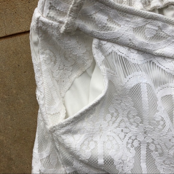 Alya white lace flat front shorts size medium - Picture 3 of 6